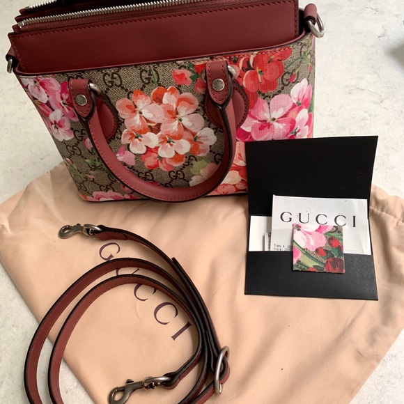 ❌SOLD❌ Gucci Supreme blooms crossbody - Picture 2 of 8